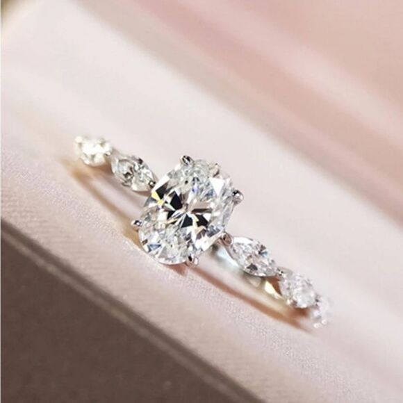 Silver Cubic Zirconia Ladies Oval Diamond Ring 6 7 - Picture 1 of 6
